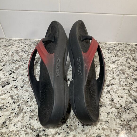 Oofos Oolala Women's Thong Sandals Size 11 Black Red Calypso Ombre Fade Recovery - Picture 6 of 8